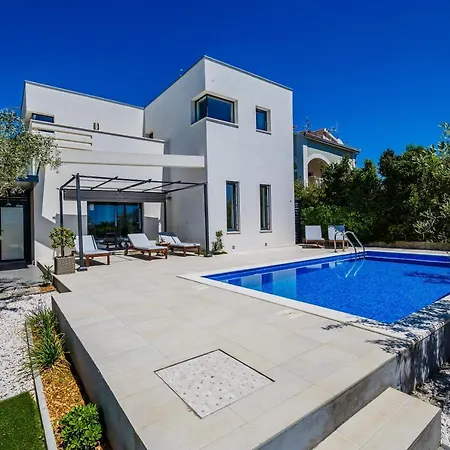 Marina Villa *